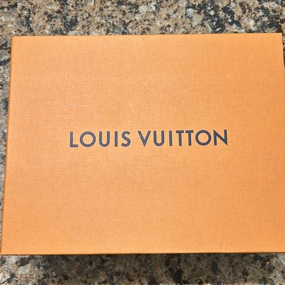 Louis Vuitton sneakers, black, size 11, only worn once. - Picture 4 of 11